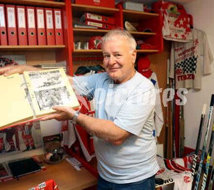 Eishockey. Besuch von Marco Kasper bei KAC Archivar Robert Platzer. Robert Platzer. Hermagor, am 4.7.2024.
Foto: Kuess
www.qspictures.net
---
pressefotos, pressefotografie, kuess, qs, qspictures, sport, bild, bilder, bilddatenbank