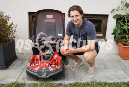 Eishockey. Besuch von Marco Kasper bei KAC Archivar Robert Platzer.  Marco Kasper. Hermagor, am 4.7.2024.
Foto: Kuess
www.qspictures.net
---
pressefotos, pressefotografie, kuess, qs, qspictures, sport, bild, bilder, bilddatenbank