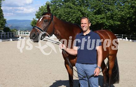 Dressurreiten. Homestory. Christian Schumach. Muraunberg, am 5.7.2024.
Foto: Kuess
---
pressefotos, pressefotografie, kuess, qs, qspictures, sport, bild, bilder, bilddatenbank