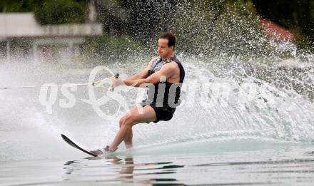 Schi Alpin. Wasserschi. OESV Medientermin. Adrian Pertl. Poertschach, am 4.7.2024.
Foto: Kuess
www.qspictures.net
---
pressefotos, pressefotografie, kuess, qs, qspictures, sport, bild, bilder, bilddatenbank