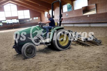 Dressurreiten. Homestory. Christian Schumach. Muraunberg, am 5.7.2024.
Foto: Kuess
---
pressefotos, pressefotografie, kuess, qs, qspictures, sport, bild, bilder, bilddatenbank