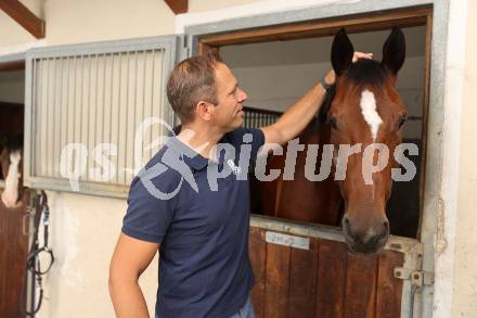 Dressurreiten. Homestory. Christian Schumach. Muraunberg, am 5.7.2024.
Foto: Kuess
---
pressefotos, pressefotografie, kuess, qs, qspictures, sport, bild, bilder, bilddatenbank