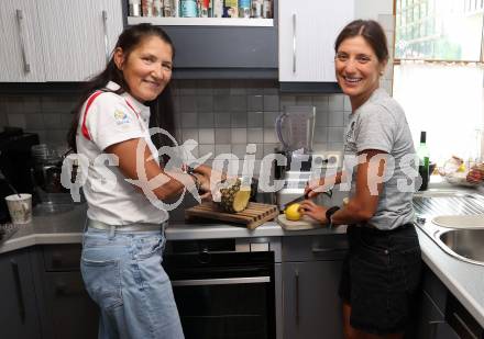 Triathlon. Homestory. Lisa Perterer, Mutter Manuela. Villach, am 24.6.2024.
Foto: Kuess
www.qspictures.net
---
pressefotos, pressefotografie, kuess, qs, qspictures, sport, bild, bilder, bilddatenbank