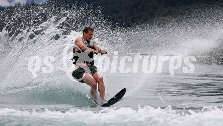 Schi Alpin. Wasserschi. OESV Medientermin.  Manuel Feller. Poertschach, am 4.7.2024.
Foto: Kuess
www.qspictures.net
---
pressefotos, pressefotografie, kuess, qs, qspictures, sport, bild, bilder, bilddatenbank