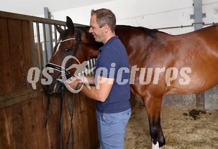 Dressurreiten. Homestory. Christian Schumach. Muraunberg, am 5.7.2024.
Foto: Kuess
---
pressefotos, pressefotografie, kuess, qs, qspictures, sport, bild, bilder, bilddatenbank