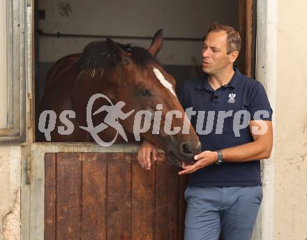 Dressurreiten. Homestory. Christian Schumach. Muraunberg, am 5.7.2024.
Foto: Kuess
---
pressefotos, pressefotografie, kuess, qs, qspictures, sport, bild, bilder, bilddatenbank