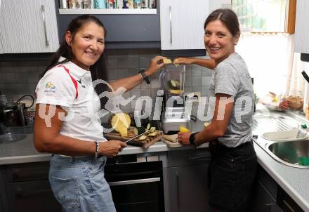 Triathlon. Homestory. Lisa Perterer, Mutter Manuela. Villach, am 24.6.2024.
Foto: Kuess
www.qspictures.net
---
pressefotos, pressefotografie, kuess, qs, qspictures, sport, bild, bilder, bilddatenbank