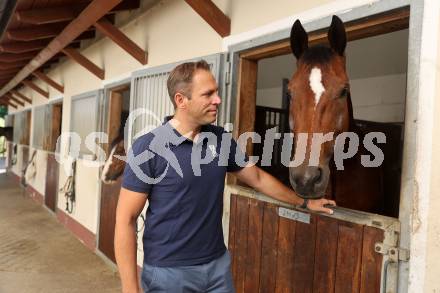 Dressurreiten. Homestory. Christian Schumach. Muraunberg, am 5.7.2024.
Foto: Kuess
---
pressefotos, pressefotografie, kuess, qs, qspictures, sport, bild, bilder, bilddatenbank