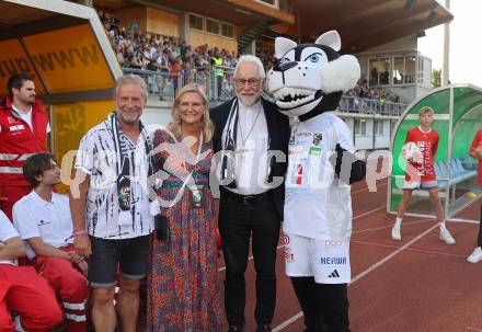 Fussball Bundesliga. WAC gegen SK Austria Klagenfurt. Gottfried Wuercher, Waltraud Riegler , Bischof Josef Marketz.  Wolfsberg, am 3.8.2024.
Foto: Kuess
www.qspictures.net
---
pressefotos, pressefotografie, kuess, qs, qspictures, sport, bild, bilder, bilddatenbank