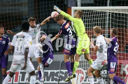 Fussball Bundesliga. WAC gegen SK Austria Klagenfurt.  Dominik Baumgartner,  (WAC),   Jannik Robatsch, Marco Knaller (Klagenfurt).  Wolfsberg, am 3.8.2024.
Foto: Kuess
www.qspictures.net
---
pressefotos, pressefotografie, kuess, qs, qspictures, sport, bild, bilder, bilddatenbank