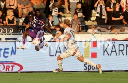 Fussball Bundesliga. WAC gegen SK Austria Klagenfurt.  Jonathan Scherzer (WAC),  Solomon Owusu Bonnah (Klagenfurt).  Wolfsberg, am 3.8.2024.
Foto: Kuess
www.qspictures.net
---
pressefotos, pressefotografie, kuess, qs, qspictures, sport, bild, bilder, bilddatenbank