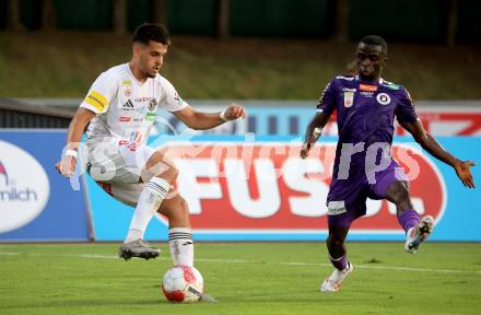 Fussball Bundesliga. WAC gegen SK Austria Klagenfurt.  Dejan Zukic,  (WAC),  Solomon Bonnah (Klagenfurt).  Wolfsberg, am 3.8.2024.
Foto: Kuess
www.qspictures.net
---
pressefotos, pressefotografie, kuess, qs, qspictures, sport, bild, bilder, bilddatenbank