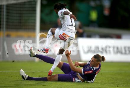 Fussball Bundesliga. WAC gegen SK Austria Klagenfurt.  Thierno Mamadou Lamarana Ballo, (WAC),  Niklas Szerencsi  (Klagenfurt).  Wolfsberg, am 3.8.2024.
Foto: Kuess
www.qspictures.net
---
pressefotos, pressefotografie, kuess, qs, qspictures, sport, bild, bilder, bilddatenbank