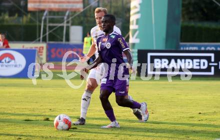 Fussball Bundesliga. WAC gegen SK Austria Klagenfurt.  Jonathan Scherzer, (WAC), Solomon Bonnah   (Klagenfurt).  Wolfsberg, am 3.8.2024.
Foto: Kuess
www.qspictures.net
---
pressefotos, pressefotografie, kuess, qs, qspictures, sport, bild, bilder, bilddatenbank