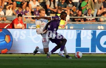 Fussball Bundesliga. WAC gegen SK Austria Klagenfurt.  Jonathan Scherzer, (WAC),   Solomon Bonnah (Klagenfurt).  Wolfsberg, am 3.8.2024.
Foto: Kuess
www.qspictures.net
---
pressefotos, pressefotografie, kuess, qs, qspictures, sport, bild, bilder, bilddatenbank