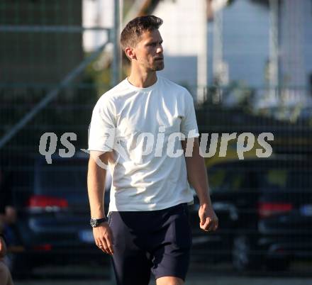 Fussball Kaerntner Liga. SAK gegen Velden. Trainer Marcel Kuster (Velden). Welzenegg, am 10.8.2024.
Foto: Kuess
www.qspictures.net
---
pressefotos, pressefotografie, kuess, qs, qspictures, sport, bild, bilder, bilddatenbank