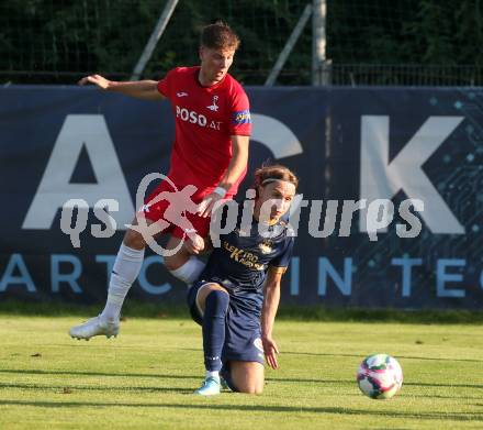 Fussball Kaerntner Liga. SAK gegen Velden.  Luka Djukic (SAK),  Lukas Alfred Sadnik (Velden). Welzenegg, am 10.8.2024.
Foto: Kuess
www.qspictures.net
---
pressefotos, pressefotografie, kuess, qs, qspictures, sport, bild, bilder, bilddatenbank