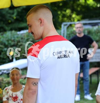 Wildwassersport. Kajak. Empfang Felix Oschmautz. Felix Oschmautz. KLagenfurt, am 9.8.2024.
Foto: Kuess
---
pressefotos, pressefotografie, kuess, qs, qspictures, sport, bild, bilder, bilddatenbank