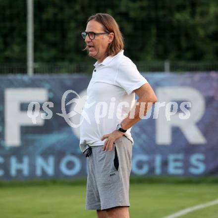 Fussball Kaerntner Liga. SAK gegen Velden.  Trainer Richard Huber (SAK),  Welzenegg, am 10.8.2024.
Foto: Kuess
www.qspictures.net
---
pressefotos, pressefotografie, kuess, qs, qspictures, sport, bild, bilder, bilddatenbank