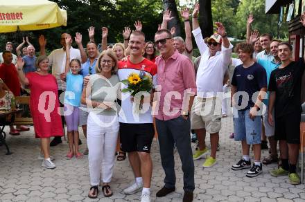 Wildwassersport. Kajak. Empfang Felix Oschmautz. Mutter Sigrid, Felix Oschmautz, Vater Harald... KLagenfurt, am 9.8.2024.
Foto: Kuess
---
pressefotos, pressefotografie, kuess, qs, qspictures, sport, bild, bilder, bilddatenbank