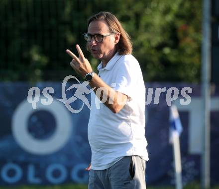 Fussball Kaerntner Liga. SAK gegen Velden. Trainer Richard Huber  (SAK), Welzenegg, am 10.8.2024.
Foto: Kuess
www.qspictures.net
---
pressefotos, pressefotografie, kuess, qs, qspictures, sport, bild, bilder, bilddatenbank