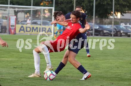 Fussball Kaerntner Liga. SAK gegen Velden.  Sebastian Hertelt (SAK),  Florian Schaller (Velden). Welzenegg, am 10.8.2024.
Foto: Kuess
www.qspictures.net
---
pressefotos, pressefotografie, kuess, qs, qspictures, sport, bild, bilder, bilddatenbank