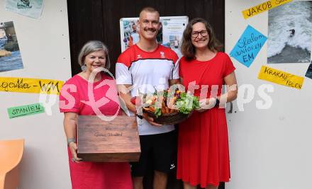 Wildwassersport. Kajak. Empfang Felix Oschmautz. Ruth Feistritzer, Felix Oschmautz, Constance Mochar. . KLagenfurt, am 9.8.2024.
Foto: Kuess
---
pressefotos, pressefotografie, kuess, qs, qspictures, sport, bild, bilder, bilddatenbank