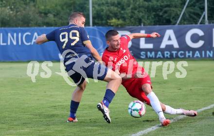 Fussball Kaerntner Liga. SAK gegen Velden. Hrvoje Jakovljevic  (SAK),  Luca Alexander Pollanz (Velden). Welzenegg, am 10.8.2024.
Foto: Kuess
www.qspictures.net
---
pressefotos, pressefotografie, kuess, qs, qspictures, sport, bild, bilder, bilddatenbank