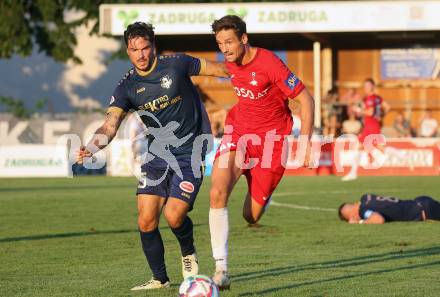 Fussball Kaerntner Liga. SAK gegen Velden.   Sebastian Hertelt (SAK),  Roland Putsche (Velden). Welzenegg, am 10.8.2024.
Foto: Kuess
www.qspictures.net
---
pressefotos, pressefotografie, kuess, qs, qspictures, sport, bild, bilder, bilddatenbank