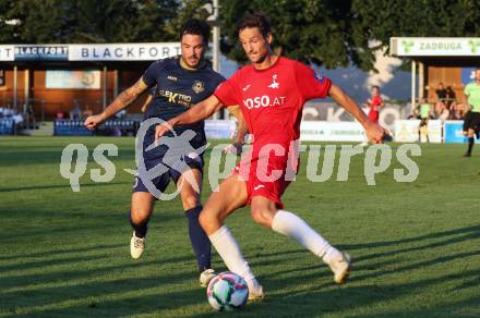 Fussball Kaerntner Liga. SAK gegen Velden.  Sebastian Hertelt (SAK), Roland Putsche  (Velden). Welzenegg, am 10.8.2024.
Foto: Kuess
www.qspictures.net
---
pressefotos, pressefotografie, kuess, qs, qspictures, sport, bild, bilder, bilddatenbank