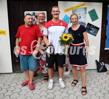 Wildwassersport. Kajak. Empfang Felix Oschmautz. Felix Oschmautz, Familie Steindl.. KLagenfurt, am 9.8.2024.
Foto: Kuess
---
pressefotos, pressefotografie, kuess, qs, qspictures, sport, bild, bilder, bilddatenbank