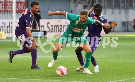 Fussball Bundesliga. SK Austria Klagenfurt gegen SK Rapid. Kosmas Gkezos, Solomon Bonnah,  (Klagenfurt), Guido Burgstaller (Rapid).  Klagenfurt, am 11.8.2024.
Foto: Kuess
www.qspictures.net
---
pressefotos, pressefotografie, kuess, qs, qspictures, sport, bild, bilder, bilddatenbank