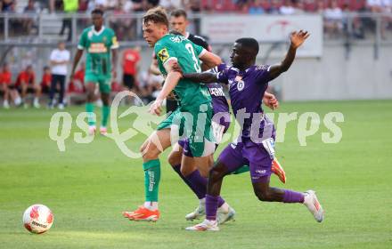 Fussball Bundesliga. SK Austria Klagenfurt gegen SK Rapid. Solomon Bonnah,  (Klagenfurt),  Benjamin Boeckle (Rapid).  Klagenfurt, am 11.8.2024.
Foto: Kuess
www.qspictures.net
---
pressefotos, pressefotografie, kuess, qs, qspictures, sport, bild, bilder, bilddatenbank