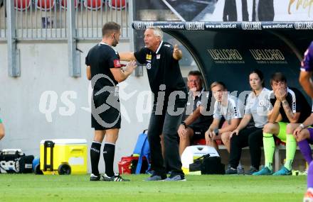 Fussball Bundesliga. SK Austria Klagenfurt gegen SK Rapid.  Trainer Peter Pacult, (Klagenfurt), Schiedsrichter Arnes Talic.  Klagenfurt, am 11.8.2024.
Foto: Kuess
www.qspictures.net
---
pressefotos, pressefotografie, kuess, qs, qspictures, sport, bild, bilder, bilddatenbank