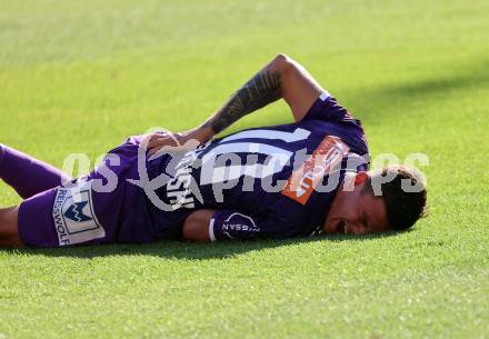 Fussball Bundesliga. SK Austria Klagenfurt gegen SK Rapid. David Toshevski verletzt (Klagenfurt).  Klagenfurt, am 11.8.2024.
Foto: Kuess
www.qspictures.net
---
pressefotos, pressefotografie, kuess, qs, qspictures, sport, bild, bilder, bilddatenbank