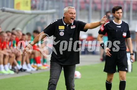 Fussball Bundesliga. SK Austria Klagenfurt gegen SK Rapid.  Trainer Peter Pacult (Klagenfurt).  Klagenfurt, am 11.8.2024.
Foto: Kuess
www.qspictures.net
---
pressefotos, pressefotografie, kuess, qs, qspictures, sport, bild, bilder, bilddatenbank