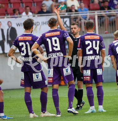 Fussball Bundesliga. SK Austria Klagenfurt gegen SK Rapid. Schiedsrichter Arnes Talic, rote Karte Thorsten Mahrer (Klagenfurt).  Klagenfurt, am 11.8.2024.
Foto: Kuess
www.qspictures.net
---
pressefotos, pressefotografie, kuess, qs, qspictures, sport, bild, bilder, bilddatenbank