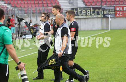 Fussball Bundesliga. SK Austria Klagenfurt gegen SK Rapid. Schiedsrichter Arnes Talic, Security.  Klagenfurt, am 11.8.2024.
Foto: Kuess
www.qspictures.net
---
pressefotos, pressefotografie, kuess, qs, qspictures, sport, bild, bilder, bilddatenbank