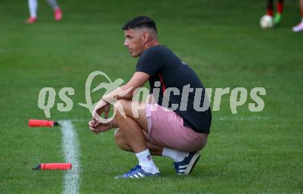 Fussball Kaerntner Liga. ATUS Ferlach gegen Koettmannsdorf.  Trainer Mario Verdel (Ferlach),   Ferlach, 14.8.2024.
Foto: Kuess
www.qspictures.net
---
pressefotos, pressefotografie, kuess, qs, qspictures, sport, bild, bilder, bilddatenbank