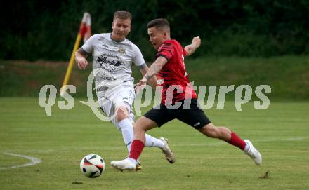 Fussball Kaerntner Liga. ATUS Ferlach gegen Koettmannsdorf.  Dominik Mak (Ferlach), Michael Jakopitsch  (Koettmannsdorf). Ferlach, 14.8.2024.
Foto: Kuess
www.qspictures.net
---
pressefotos, pressefotografie, kuess, qs, qspictures, sport, bild, bilder, bilddatenbank