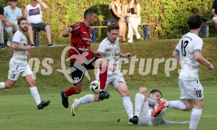 Fussball Kaerntner Liga. ATUS Ferlach gegen Koettmannsdorf.  Anel Mujkic (Ferlach),  Ziga Erzen (Koettmannsdorf). Ferlach, 14.8.2024.
Foto: Kuess
www.qspictures.net
---
pressefotos, pressefotografie, kuess, qs, qspictures, sport, bild, bilder, bilddatenbank