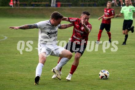 Fussball Kaerntner Liga. ATUS Ferlach gegen Koettmannsdorf. Dominik Mak  (Ferlach),   Ziga Erzen (Koettmannsdorf). Ferlach, 14.8.2024.
Foto: Kuess
www.qspictures.net
---
pressefotos, pressefotografie, kuess, qs, qspictures, sport, bild, bilder, bilddatenbank