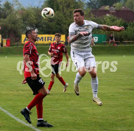 Fussball Kaerntner Liga. ATUS Ferlach gegen Koettmannsdorf. Anel Mujkic  (Ferlach),   Ziga Erzen (Koettmannsdorf). Ferlach, 14.8.2024.
Foto: Kuess
www.qspictures.net
---
pressefotos, pressefotografie, kuess, qs, qspictures, sport, bild, bilder, bilddatenbank