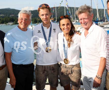 Segeln. Empfang Olympiasiegerin Lara Vadlau.   LH Peter Kaiser, Lukas Maehr, Lara Vadlau, Arno Arthofer. Velden, am 15.8.2024.
Foto: Kuess
www.qspictures.net
---
pressefotos, pressefotografie, kuess, qs, qspictures, sport, bild, bilder, bilddatenbank