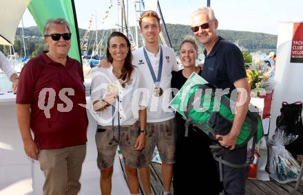 Segeln. Empfang Olympiasiegerin Lara Vadlau.  Gilbert Isep, Lara Vadlau, Lukas Maehr, Bianca Quendler, Werner Pietsch . Velden, am 15.8.2024.
Foto: Kuess
www.qspictures.net
---
pressefotos, pressefotografie, kuess, qs, qspictures, sport, bild, bilder, bilddatenbank