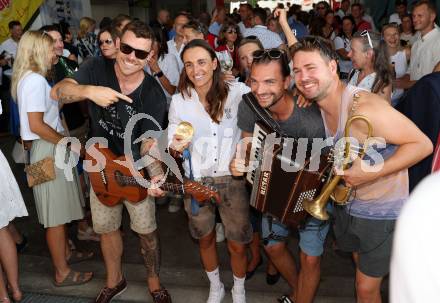 Segeln. Empfang Olympiasiegerin Lara Vadlau.   Lara Vadlau, Matakustix. Velden, am 15.8.2024.
Foto: Kuess
www.qspictures.net
---
pressefotos, pressefotografie, kuess, qs, qspictures, sport, bild, bilder, bilddatenbank