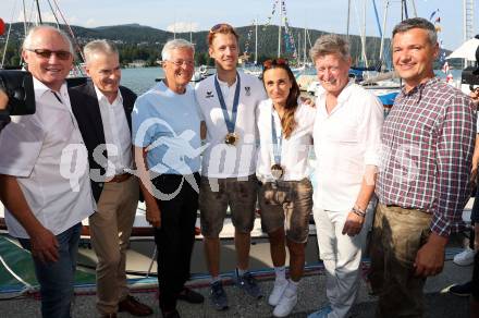 Segeln. Empfang Olympiasiegerin Lara Vadlau.   Buergermeister Ferdinand Vouk, LH Peter Kaiser, Lukas Maehr, Lara Vadlau, Arno Arthofer. Velden, am 15.8.2024.
Foto: Kuess
www.qspictures.net
---
pressefotos, pressefotografie, kuess, qs, qspictures, sport, bild, bilder, bilddatenbank