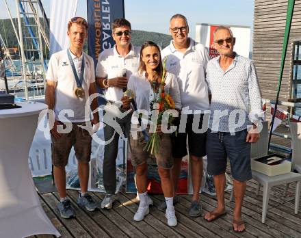 Segeln. Empfang Olympiasiegerin Lara Vadlau.   Lukas Maehr, Manfred Ferch, Lara Vadlau, Peter Kuss, Ernst Wolfgang Schmalzl. Velden, am 15.8.2024.
Foto: Kuess
www.qspictures.net
---
pressefotos, pressefotografie, kuess, qs, qspictures, sport, bild, bilder, bilddatenbank