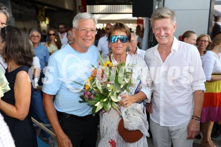 Segeln. Empfang Olympiasiegerin Lara Vadlau.   LH Peter Kaiser, Eva Vadlau, Arno Arthofer. Velden, am 15.8.2024.
Foto: Kuess
www.qspictures.net
---
pressefotos, pressefotografie, kuess, qs, qspictures, sport, bild, bilder, bilddatenbank