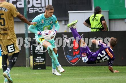 Fussball Bundesliga. SK Austria Klagenfurt gegen SK Puntigamer Sturm Graz. Laurenz Dehl,   (Klagenfurt), Kjell Scherpen  (Graz).  Klagenfurt, am 17.8.2024.
Foto: Kuess
www.qspictures.net
---
pressefotos, pressefotografie, kuess, qs, qspictures, sport, bild, bilder, bilddatenbank